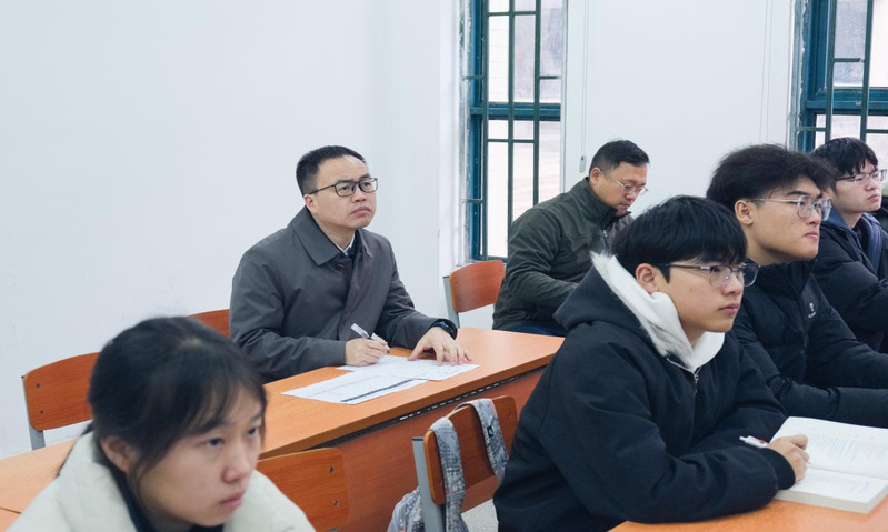 校领导带队开展新学期研究生课堂...